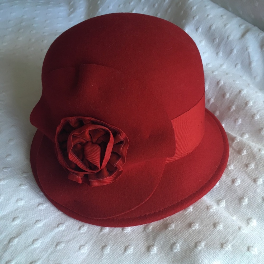 Wool 1920s cloche/flapper style hat